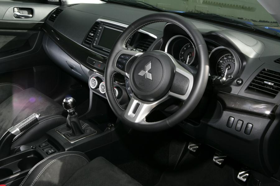  Mitsubishi Lancer Evolution X FQ-400 2009 года  (фото 8 из 64)